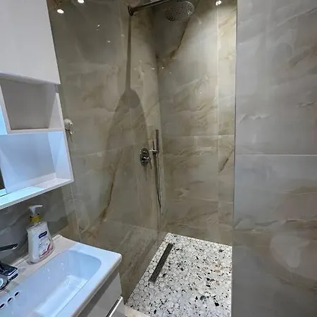 Center Apartment *