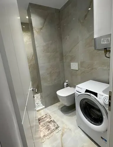 Center * Тирана